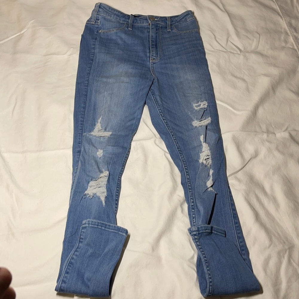 Hollister distressed skinny jeans ( size 5L )